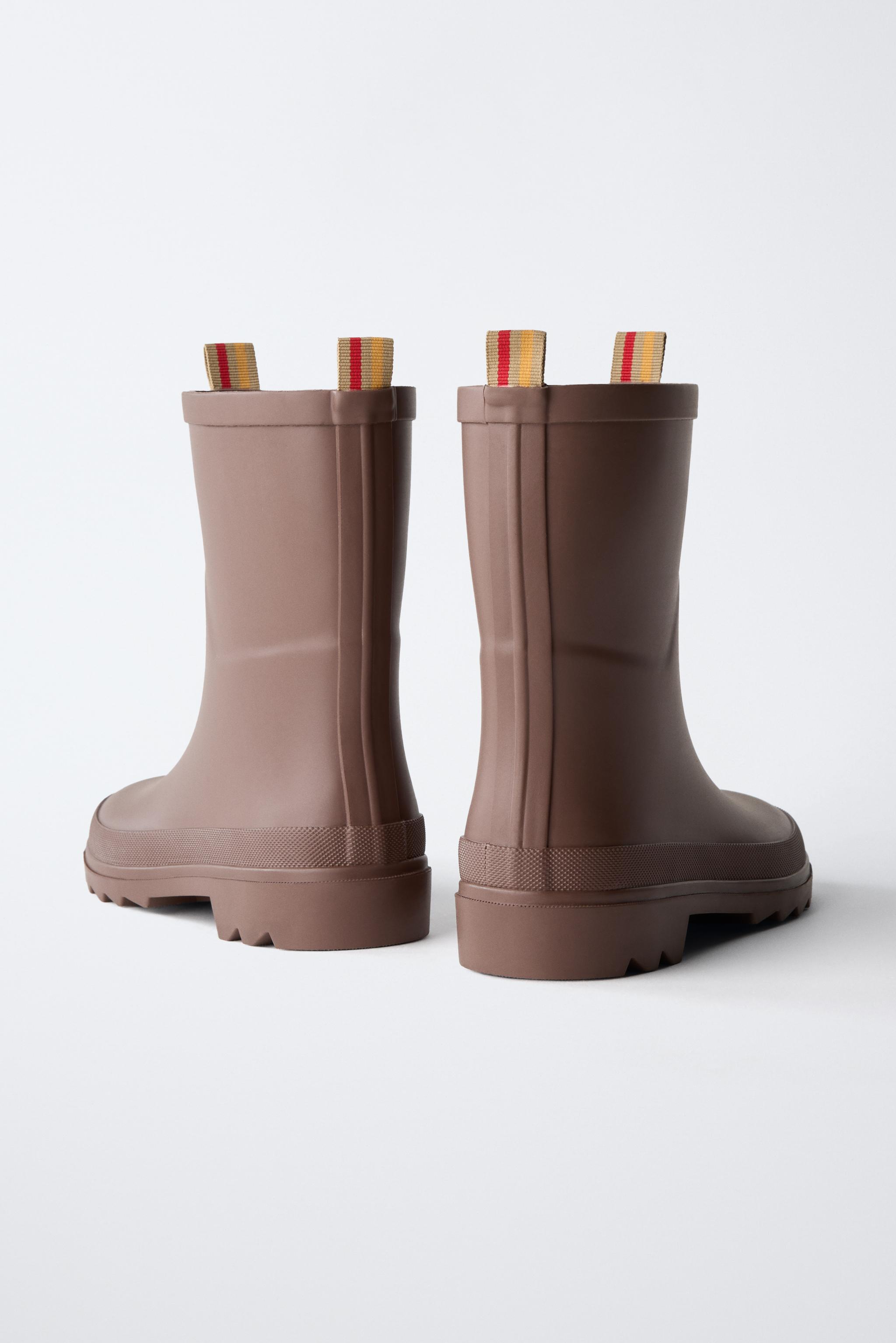 BASIC RAIN BOOTS